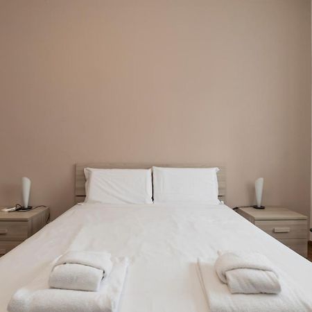 I Host Apartment - Giambellino 40 Milan Luaran gambar