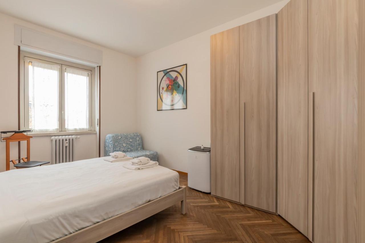I Host Apartment - Giambellino 40 Milan Luaran gambar