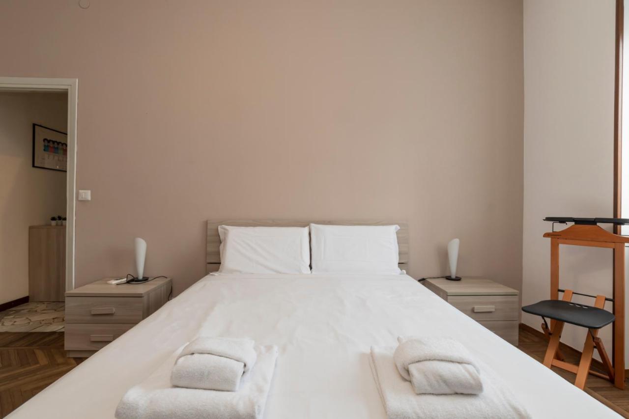 I Host Apartment - Giambellino 40 Milan Luaran gambar
