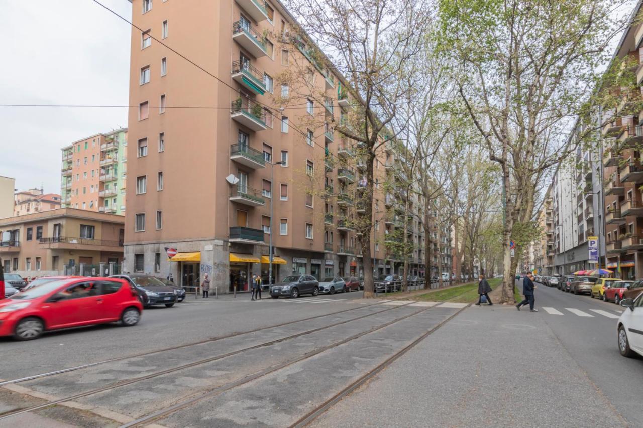 I Host Apartment - Giambellino 40 Milan Luaran gambar