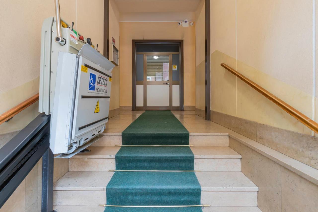 I Host Apartment - Giambellino 40 Milan Luaran gambar